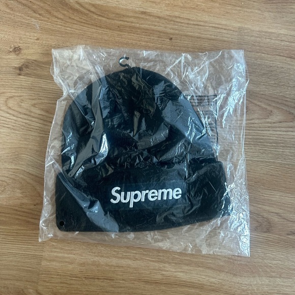 NET Black Supreme New Era Box Logo Beanie FW23 - Picture 3 of 5